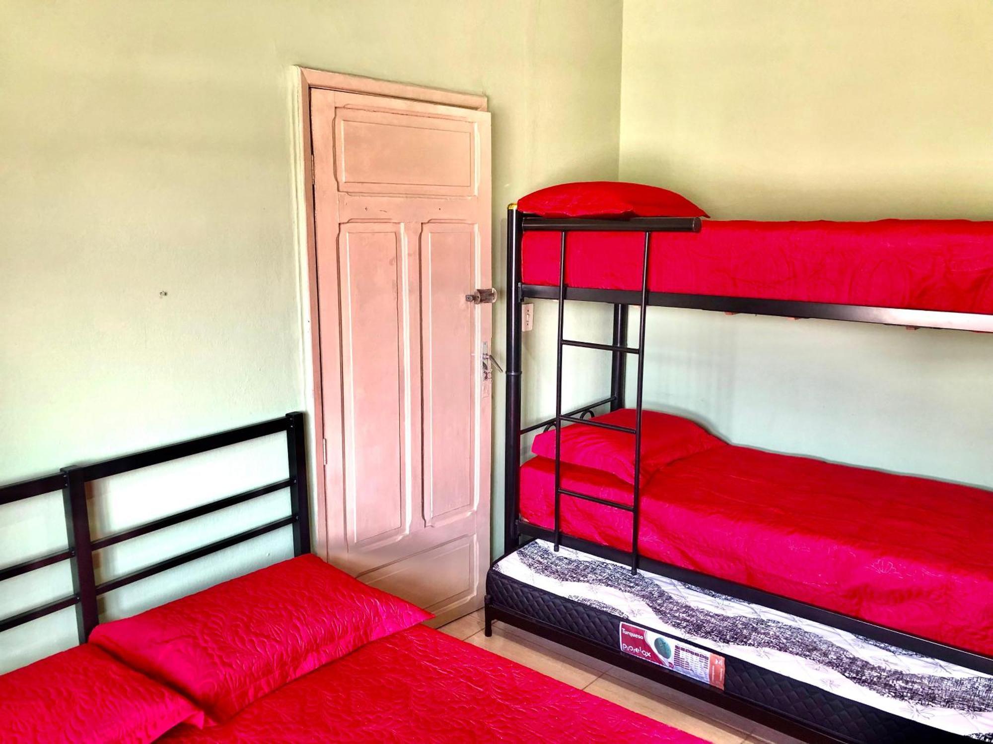 Casa Em Bh Santa Efigenia Villa เบโลโอรีซอนชี ภายนอก รูปภาพ
